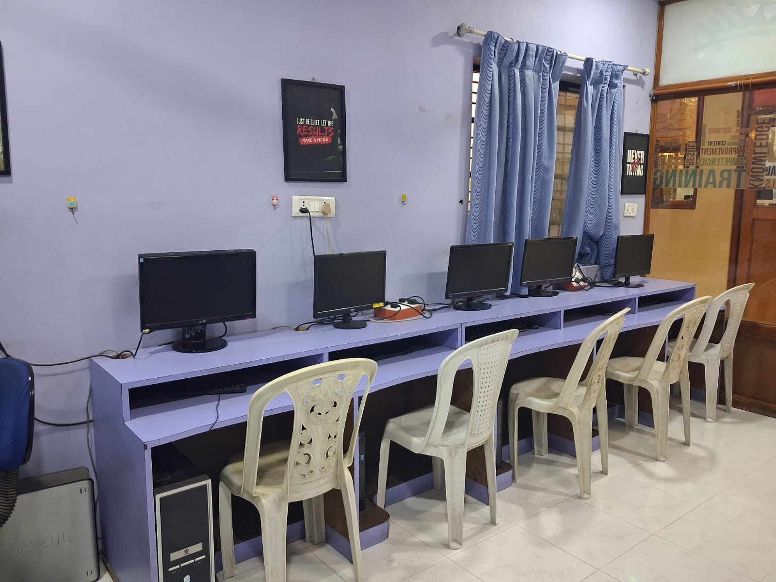 MAC Management Academy Classroom - Student Experience 19